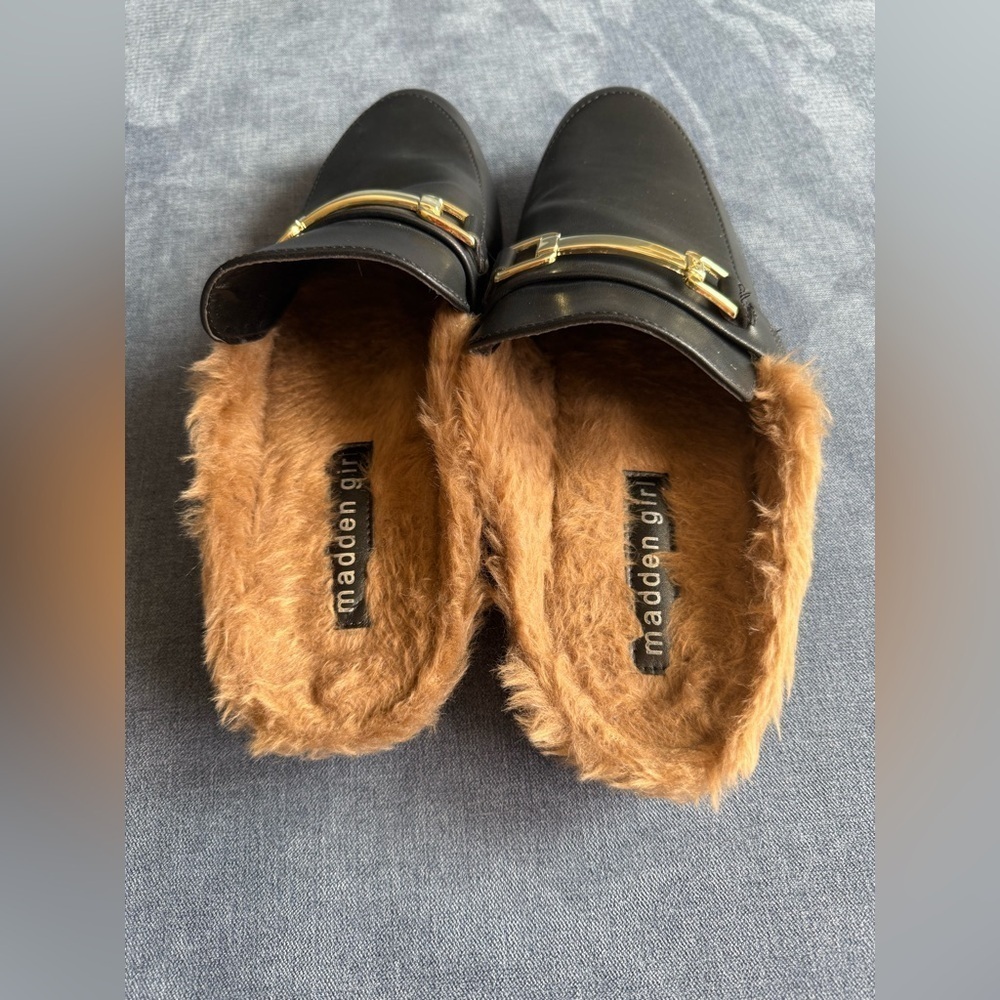 Steve Madden Womens Black Faux Fur Lined Flat Slip On Loafers SZ 9.5 Gold Chain - Picture 8 of 8